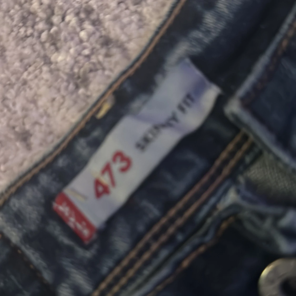 Mörkblå jeansbyxor från Levis 473, skinny fit, strl 23-24.  - 1