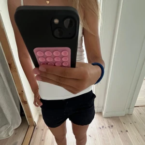 Mörkblå shorts från Polo Ralph Lauren - Snygga mörkblå shorts från Polo Ralph Lauren. Jättefina och sköna.