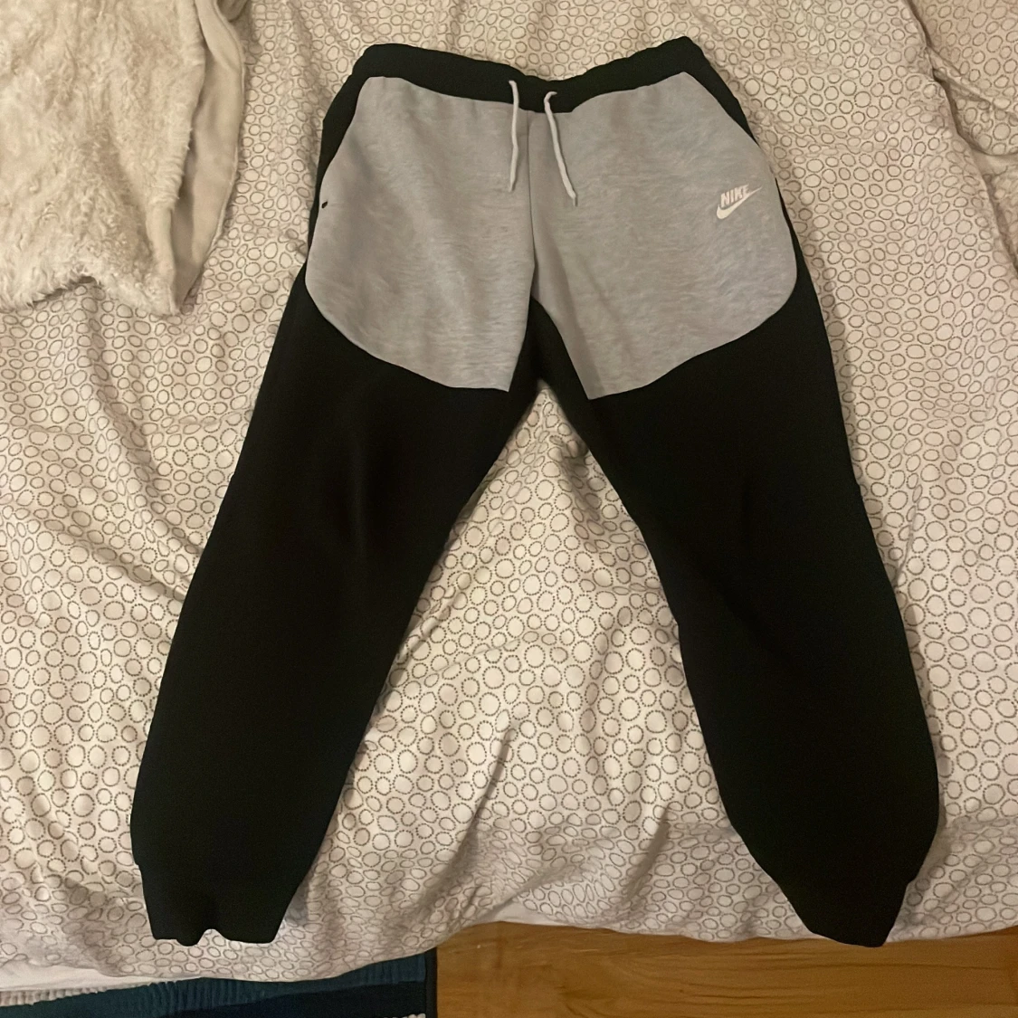 Nike mjukisbyxor svart/grå M