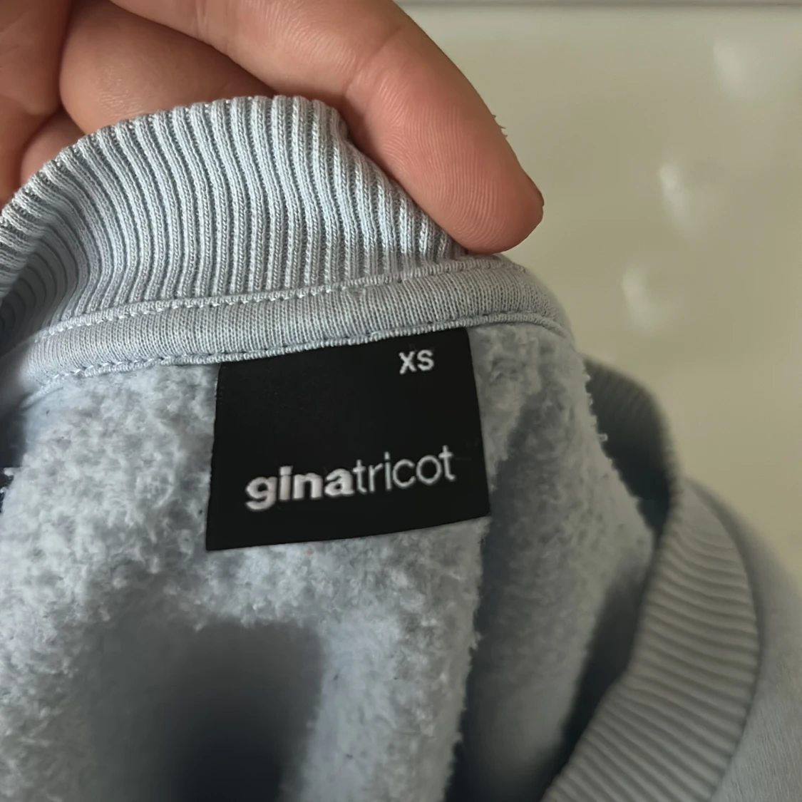 Ljusblå sweatshirt från Gina Tricot - 2