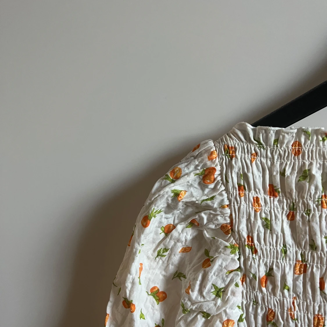 Vit blommig fintröja från H&M - 4