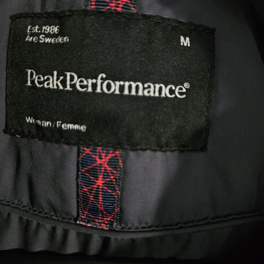 Svart Peak Performance dunjacka - 4