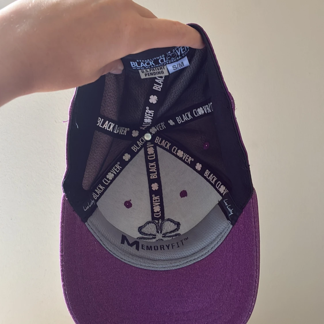 Lila keps från Black Clover - 3