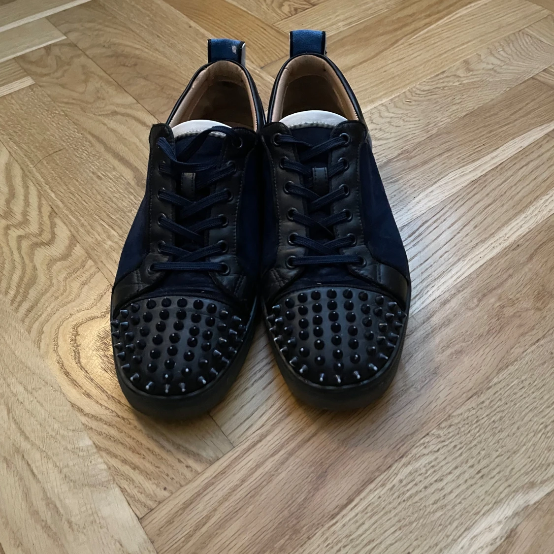 Mörkblå  christian louboutin med nitar - 1