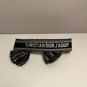Tyg armband  - Jag säljer ett tyg armband men justerbar storlek. Skriv gärna vid frågor 