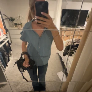 Blå jeans skjorta  - Jätte skön ”slapp” skjorta🥰🥰