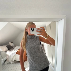 stickad tröja med krage - säljer dena superfina tröja som inte används!!❣️❣️ nypris 650