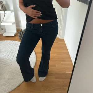 Mörkblå bootcut jeans - Snygga mörkblå Stretchiga byxor💕
