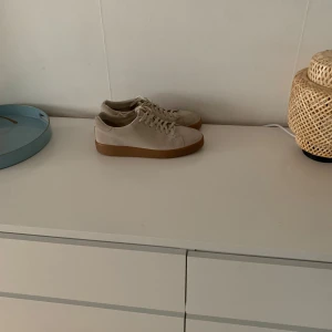 Vagabond sneakers - Säljer mina vagabond sneakers i strl 43. Säljer dom pga att dom aldrig kommer till användning. Pris kan diskuteras vid snabba affärer.