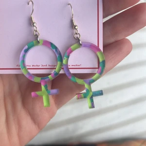 Venustecken - Oanvända Venustecken i akryl med 925 sterling silver krokar.