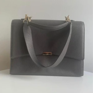 By Banoo Signature Briefcase väska - Signature briefcase 1st edition Sparsamt använd, inga defekter