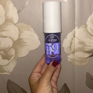 Sol de janero 59 - Lite använd se bild 2 men nästan full  Inte riktigt min doft men luktar väldigt gott  Säljer inte under 125