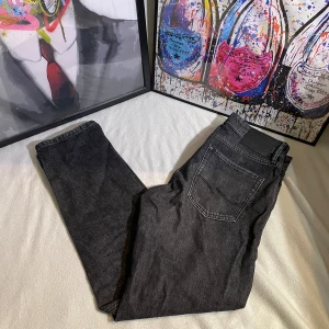 Jack and Jones jeans - Säljer nu dessa Jack and Jones jeans då jag inte använder dom längre, storlek: 31/34, kom dm vid minsta fråga eller fundering så svarar jag så fort som möjligt och skicka gärna bud med vid intresse!