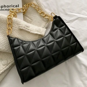 Väska - Väska med kedja i bra skick