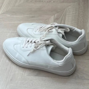 Så snygga sneakers - Så sjukt snygga sneakers, knappt använda och så sköna! Pris kan diskuteras vid snabb affär! 💕