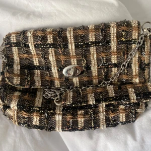 Beck söndergaard väska - Så fin väska från Beck söndergaard💕 skriv vid frågor eller andra funderingar!