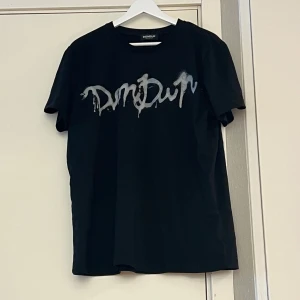 Dondup - Tröja från Dondup i storlek M. Skick 9/10, använd 1-2 gånger. Kvitto från butik finns! Pm vid fler frågor!