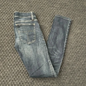 Tiger Of Sweden Jeans - Säljer ett par Tiger Of Sweden Jeans som är slim men väldigt nice. Passar dom som är 158. Nypriset är ca 1000kr. Priset kan diskuteras.