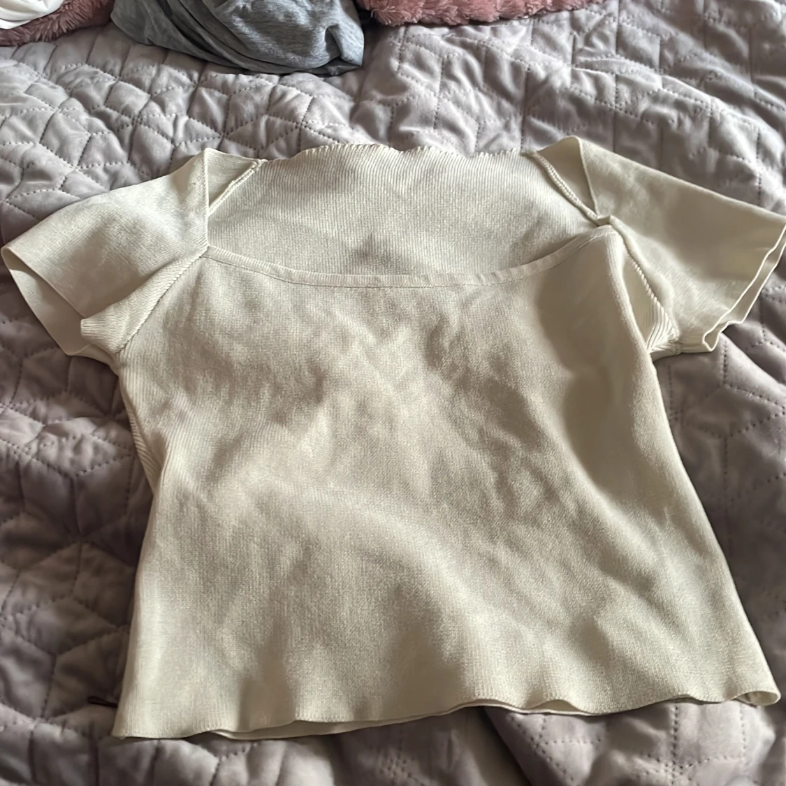 Söt kort armad tröja