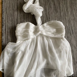 Viral Nelly topp - Super vacker topp i mycket bra skick utan att den har ett mini hål (sista bilden) syns inte vid användning