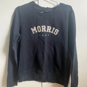 Tröja Morris - Crewneck tröja från Morris strl M. Fint skick. Mörkblå. Pris: 80 kr. 
