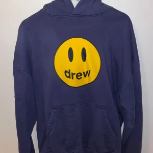 Drew house hoodie  - Drew house hoodie i storlek S Färg Navy  Oversize fit så den sitter som en L Väldigt sparsamt använd Mycket bra skick
