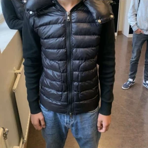 Moncler cardigan  - Använd 1 gång ny 