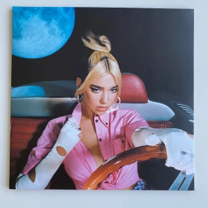 Dua Lipa - Future Nostalgia (2020), M/M - Vinyl LP (Ltd. Pink Neon Clear) - Dua Lipa, Future Nostalgia - Vinyl LP (Limited Pink Neon Clear) Europe, 2020 Warner Records - 0190295288501  Skiva: M Omslag: M