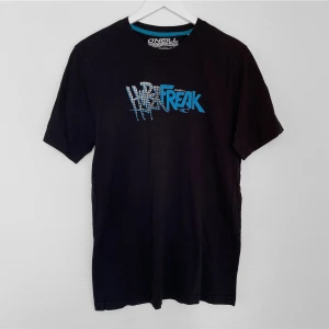 T-shirt - Skön T-shirt från ”O’neill” i storlek L! Köparen står för frakten men kan även mötas upp i Uppsala, Knivsta eller Sigtuna! Tveka inte att fråga mig om något♣️