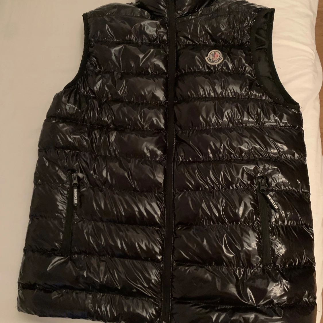 Moncler väst strl M