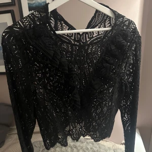 Spets blus zara  - Perfekt blus till fester, storlek M men passar S
