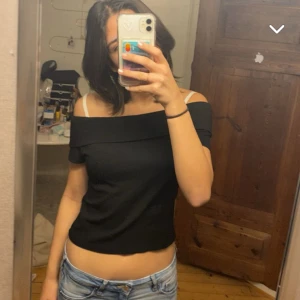 Off-shoulder  - Så himla snygg tröja jag älskar den men kommer inte till användning längre 