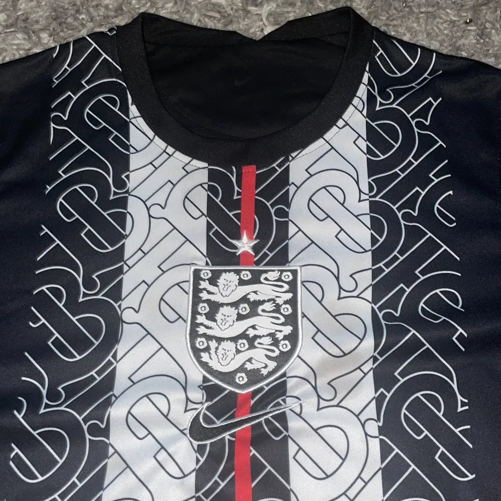 England Tröja från 90-Talet, Väldigt bra kvalite, använd ett par gånger. Storlek S/XS. Sportswear.