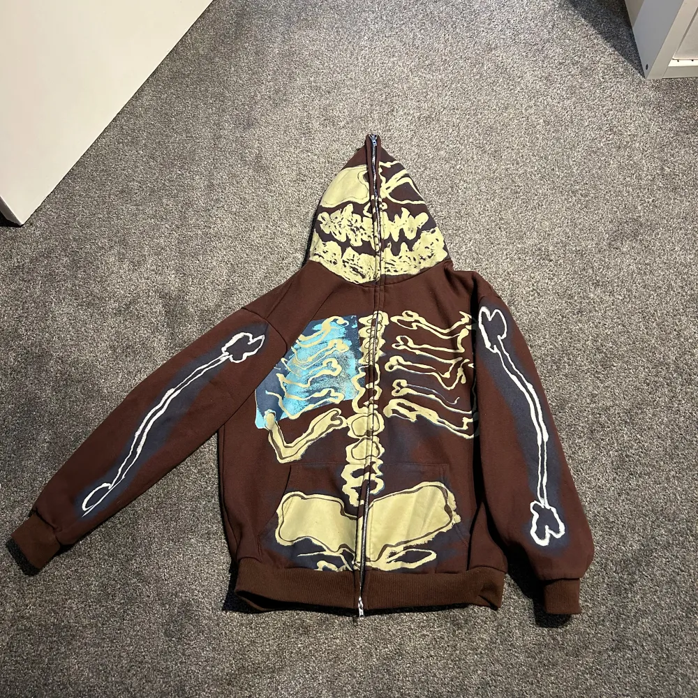 Travis Cactus Jack zip up i färgen brun  Typ helt oanvänd då den va för stor  . Tröjor & Koftor.