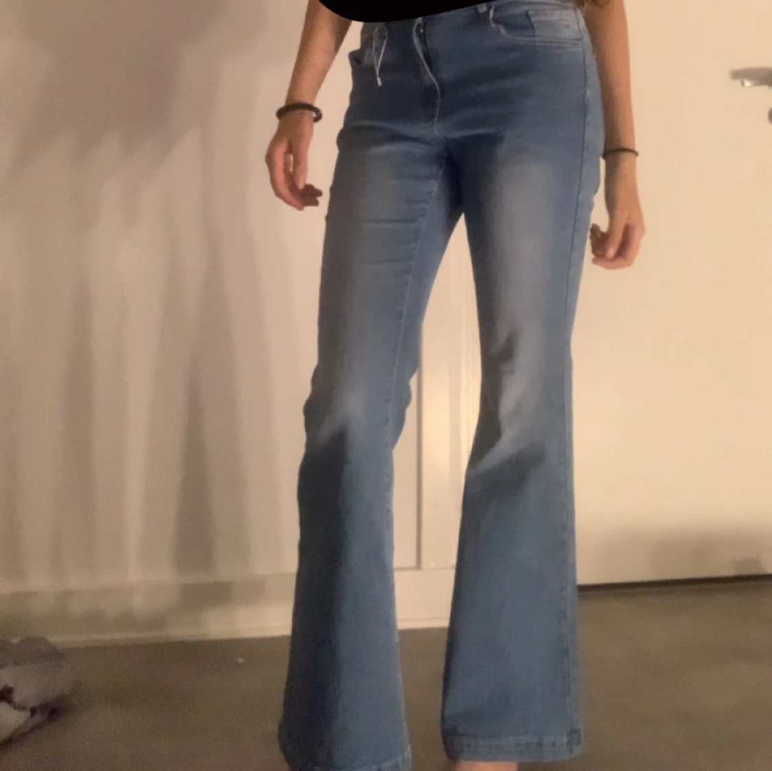 Utsvängda jeans 🥰