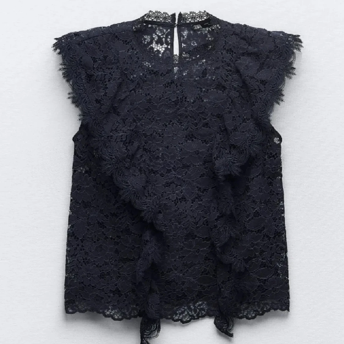 Mörkblå spetsblus från Zara