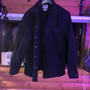 Jeans jacka - Bra kvalite plain svart jeans jacka. Helt oanvänd