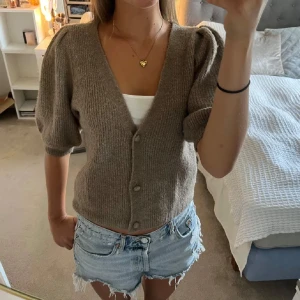 Brun kofta - Superfin brun stickad kofta🤎🤎🤎