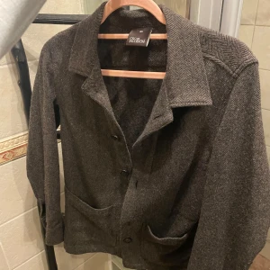 Overshirt från Oskar Jakobsson  - Snygg brun overshirt från Oskar Jakobsson i storlek xs🙌