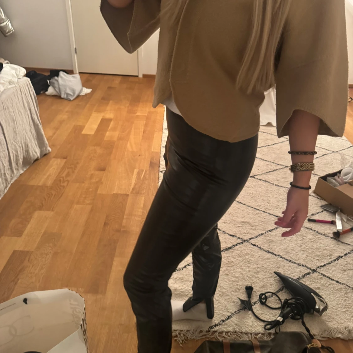 Skinn byxor med slits - 90