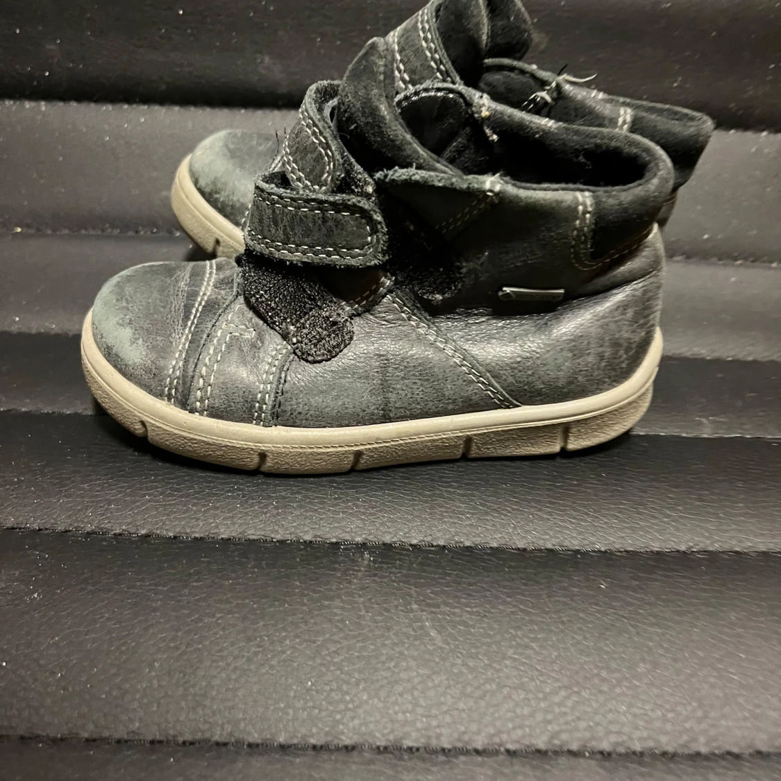 Svarta barnskor med kardborreband - 91
