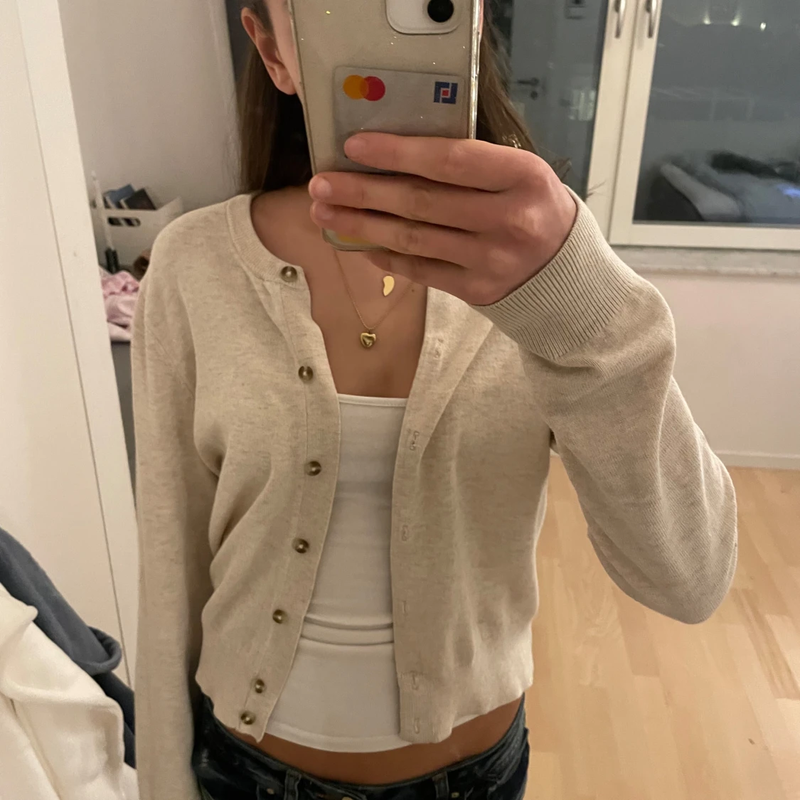 Beige kofta med knappar