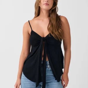 Svart knytlinne - jättegulligt knyt linne från gina tricot. Det kom aldrig till användning och säljer då det kan komma i bättre händer! Inga skador på linnet. 