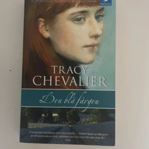 Den blå färgen - Boken 'Den blå färgen' av Tracy Chevalier är en fängslande berättelse om två kvinnors liv och deras kopplingar över tid. Den utspelar sig i en idyllisk by i Frankrike och utforskar teman som kärlek, historia och identitet.