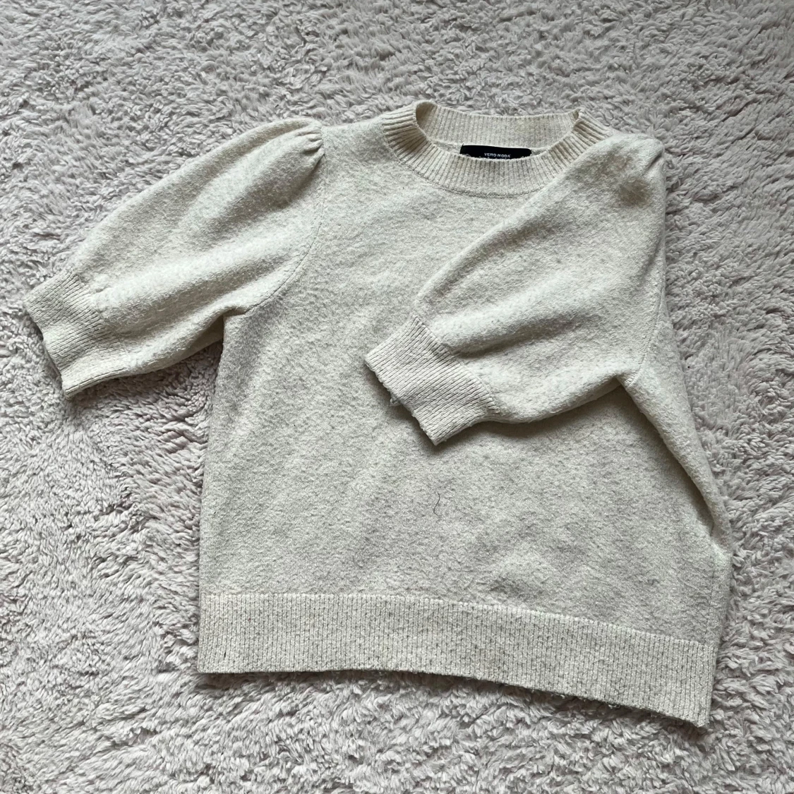 Vit stickad tröja från Vero Moda - 1