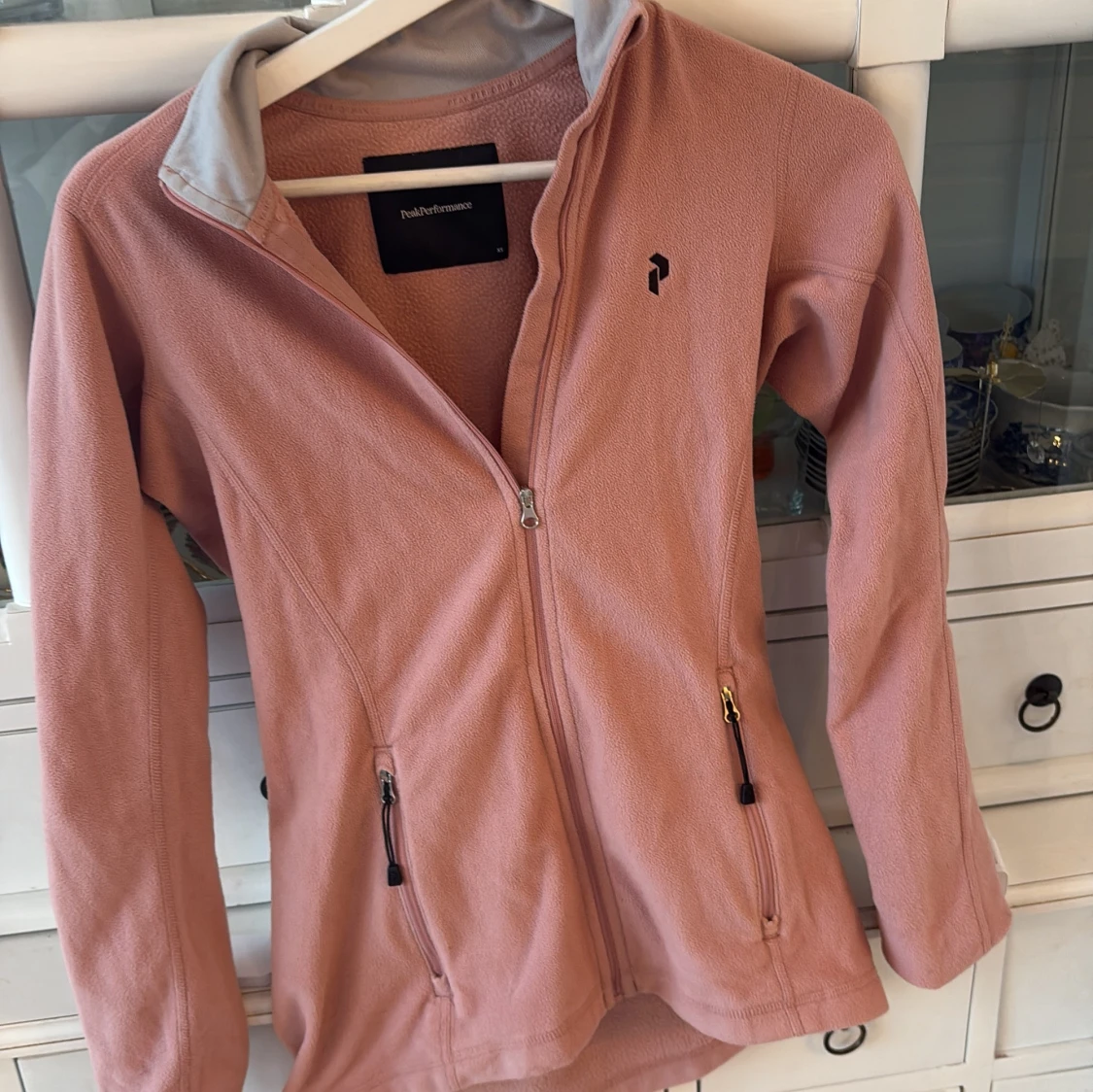 Rosa fleecejacka från Peak Performance