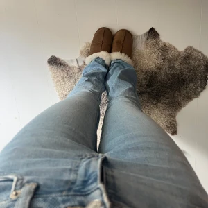 Ljusblå jeans med bootcut - Snygga ljusblå jeans med bootcut!! I Storleken XS low 🫶🏻💞