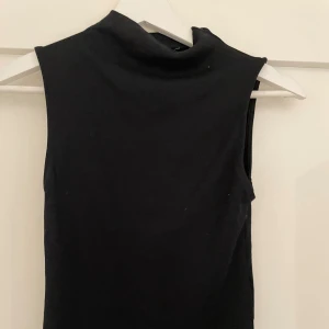 Zara topp halterneck - Topp från zara med prislapp kvar