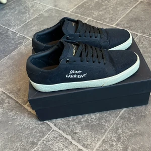 Svarta saint Laurent skor - Svarta saint Laurent skor använda typ 3 gånger storlek 42