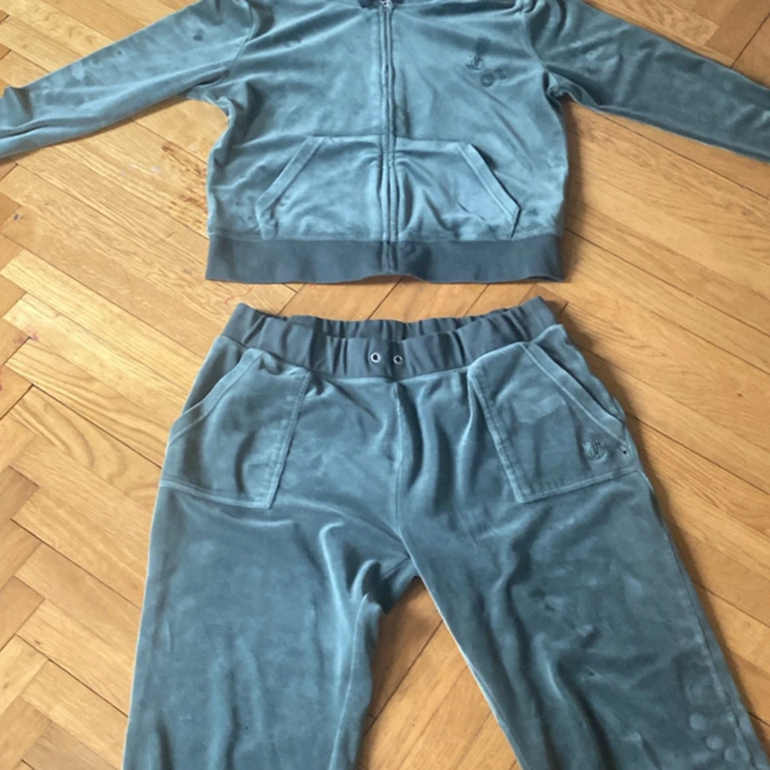 Grönt  velour sätt från Juicy Couture